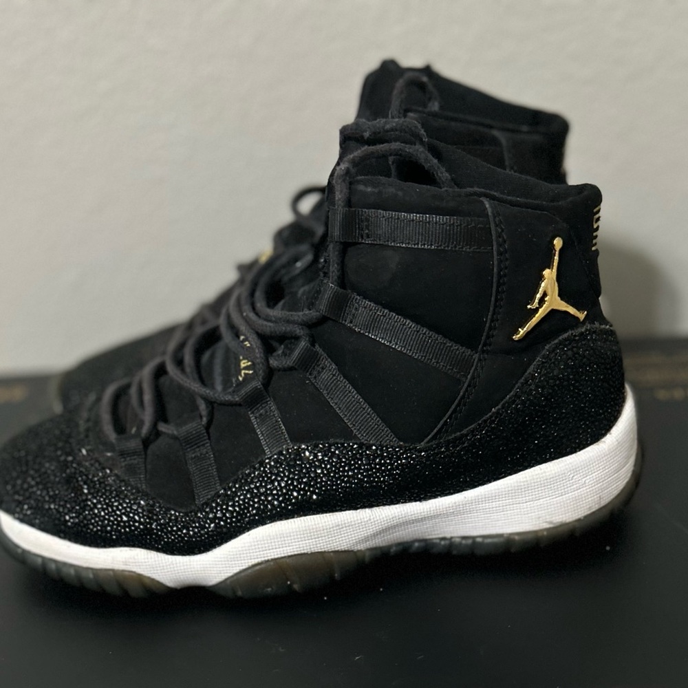 Jordan 11 Retro Heiress Black